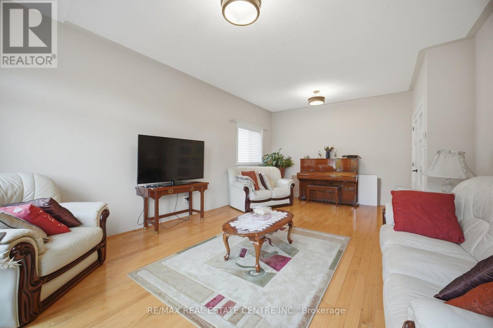 19 Amberdale Court, Caledon, Ontario  L7C 1C4 - Photo 6 - W13884786