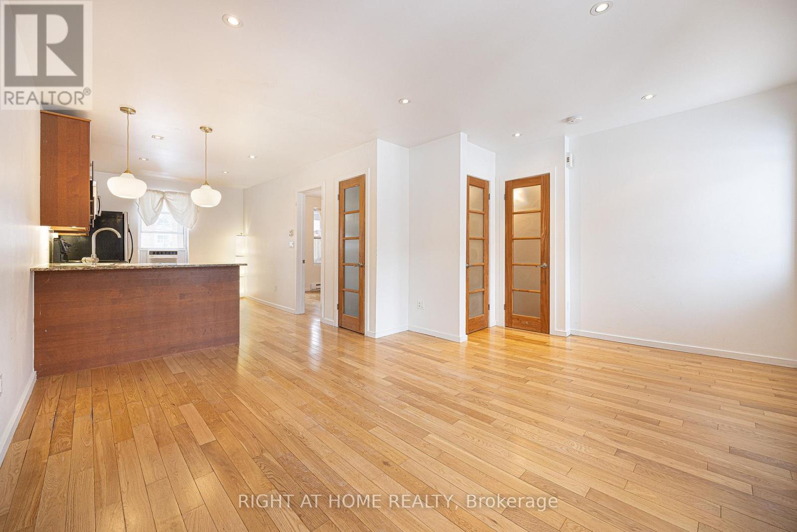 725 Indian Road, Toronto, Ontario  M6P 2E2 - Photo 15 - W13884804