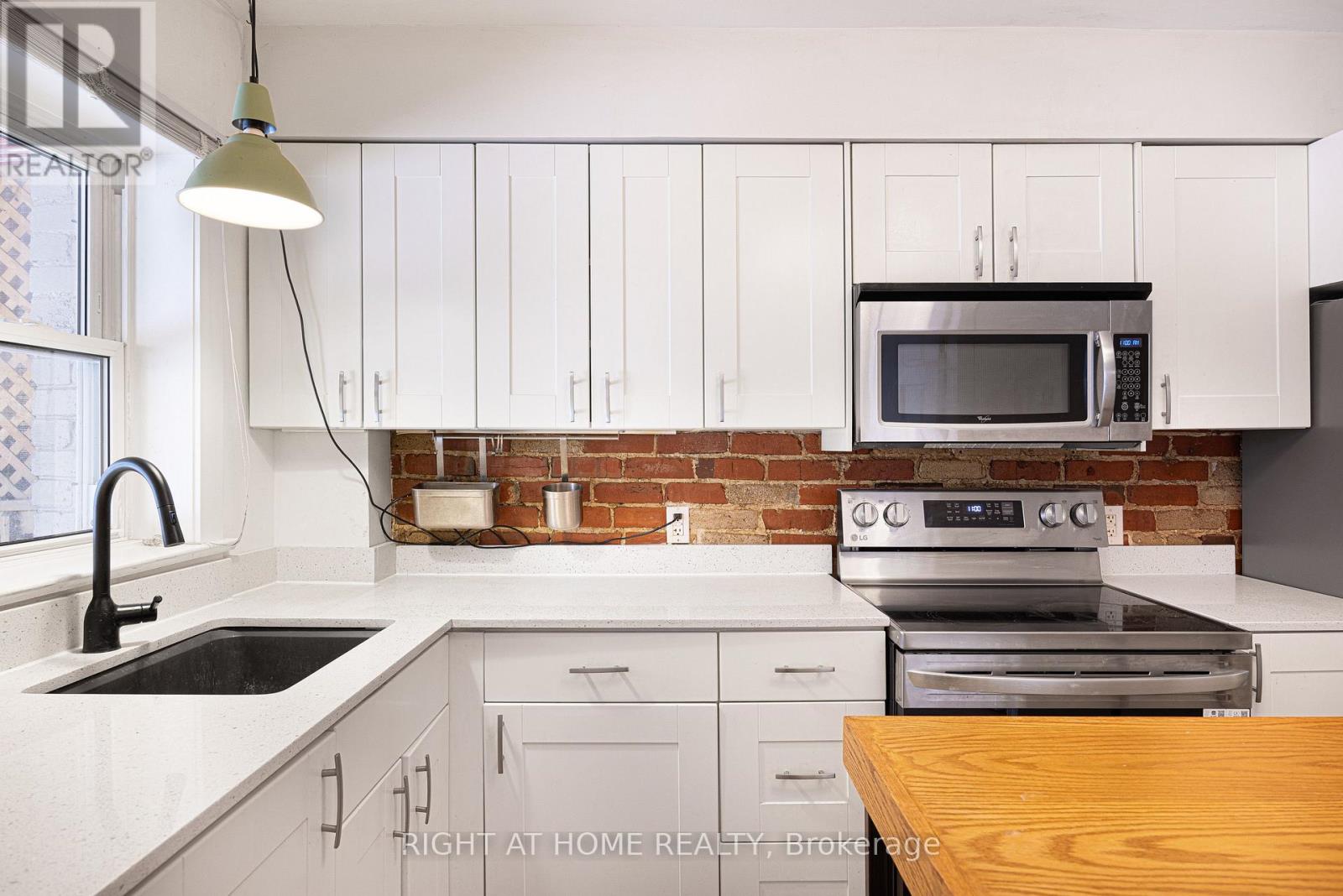 725 Indian Road, Toronto, Ontario  M6P 2E2 - Photo 29 - W13884804