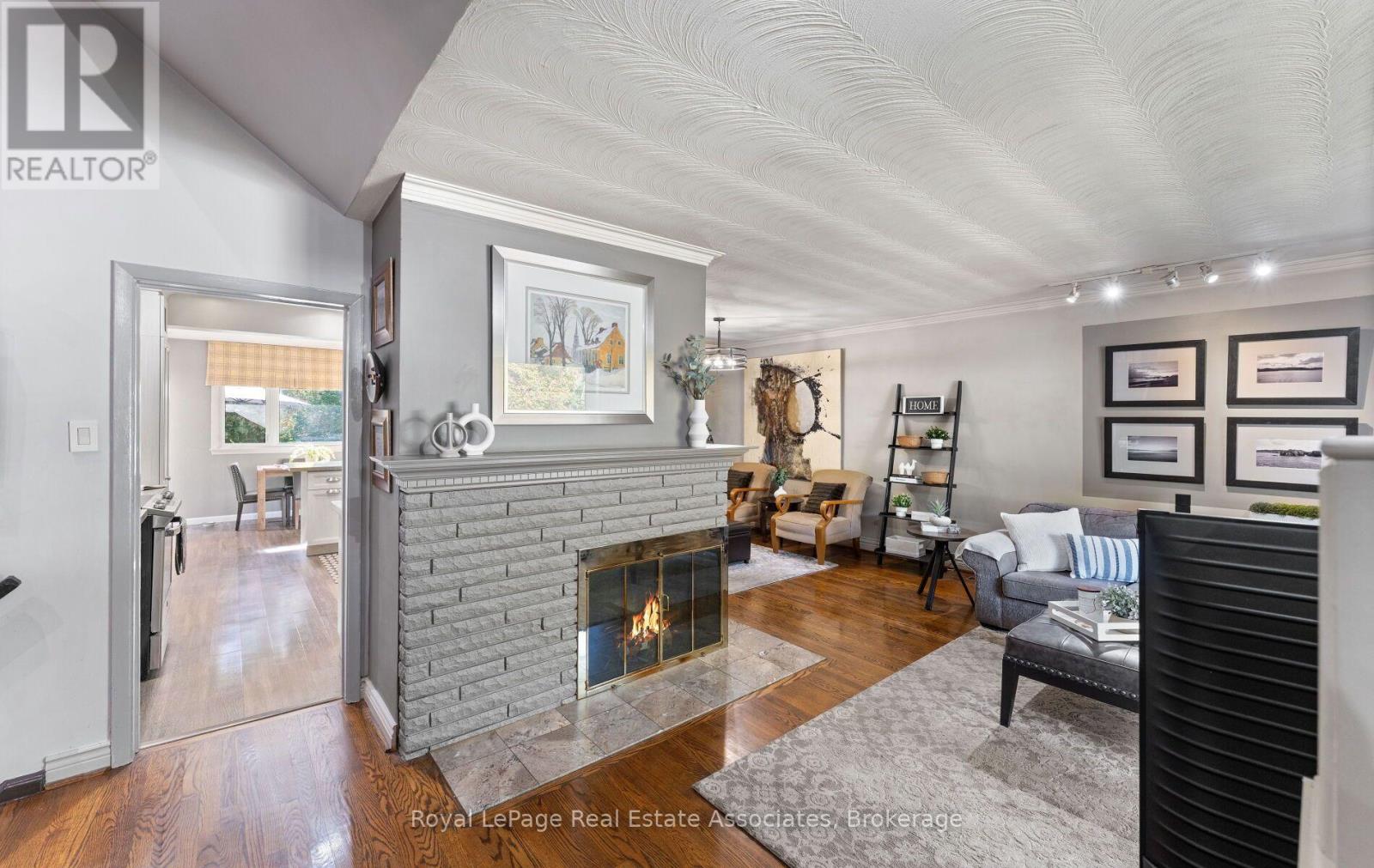 3108 O'hagan Drive, Mississauga, Ontario  L5C 2C6 - Photo 4 - W13884826