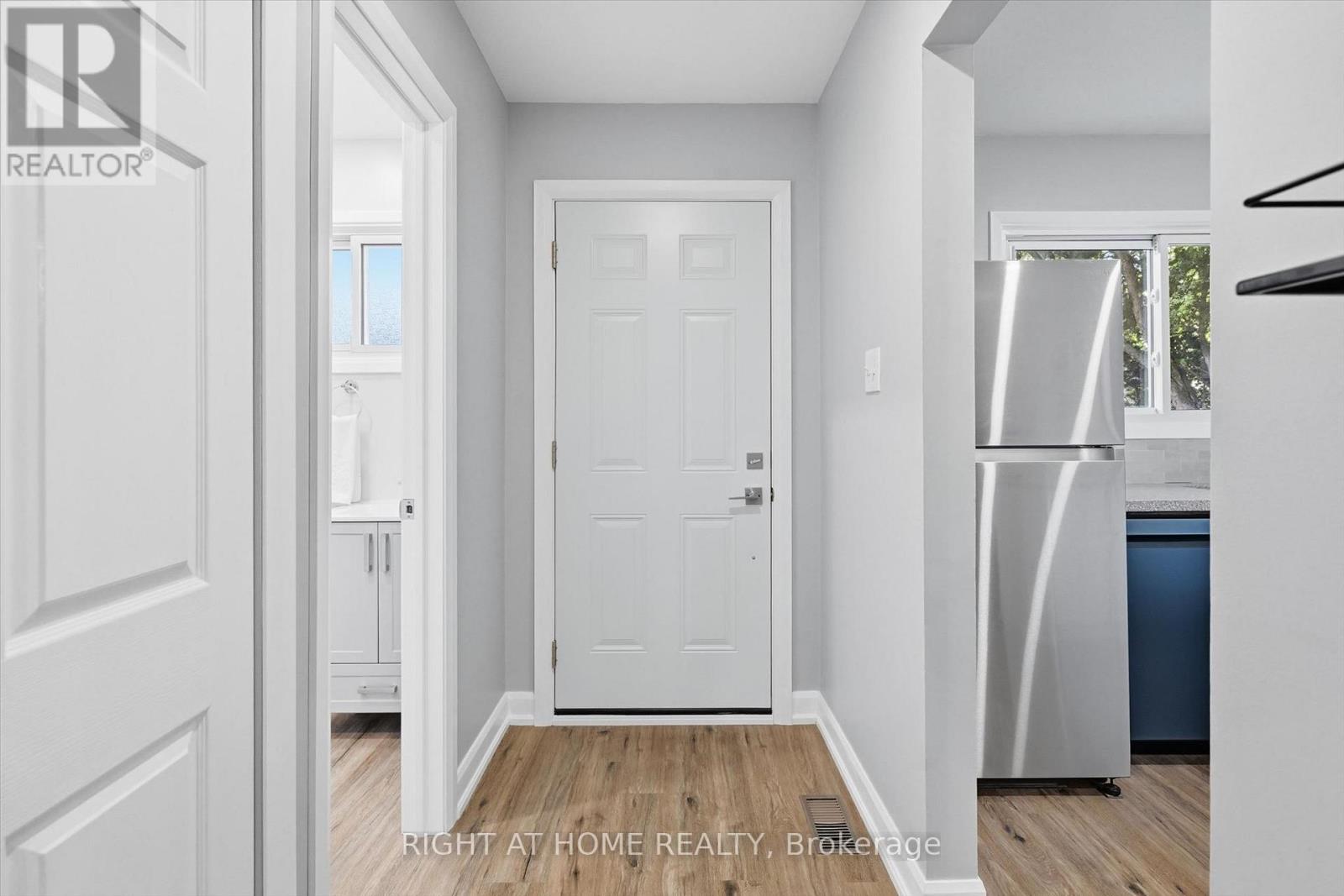 159 - 2050 Upper Middle Road, Burlington, Ontario  L7P 3R9 - Photo 2 - W13884836