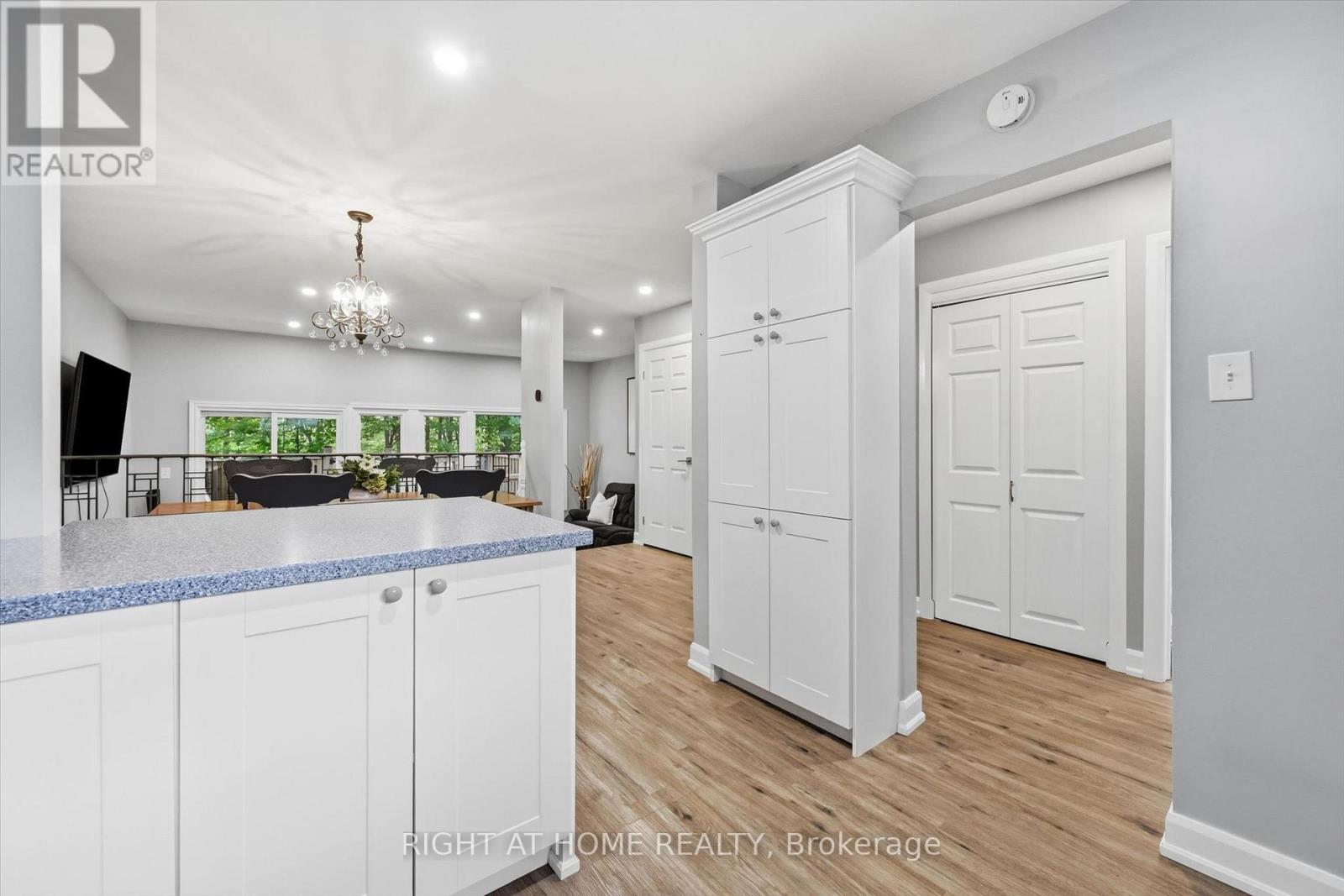159 - 2050 Upper Middle Road, Burlington, Ontario  L7P 3R9 - Photo 4 - W13884836