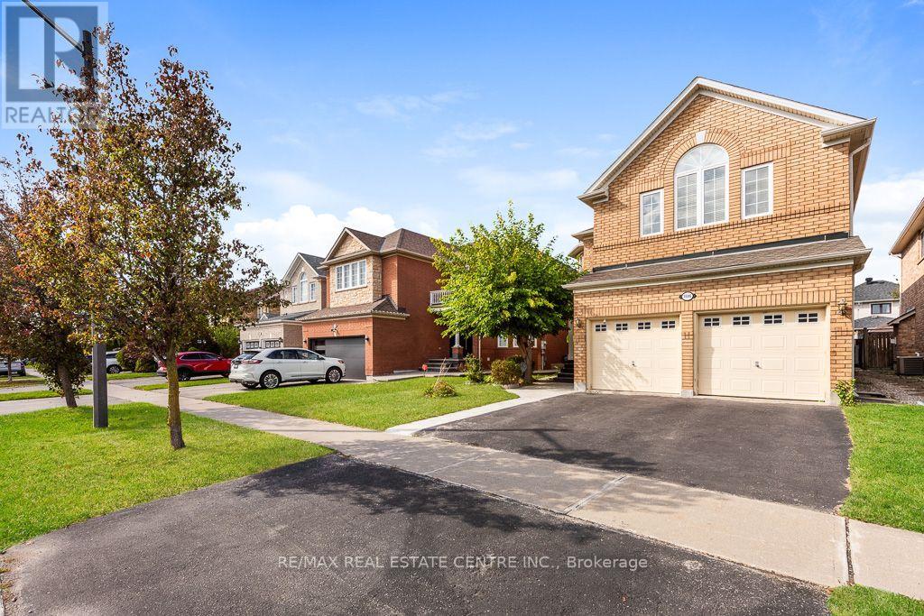 3696 Waterfall Crescent, Mississauga, Ontario  L5N 8G8 - Photo 2 - W13884864