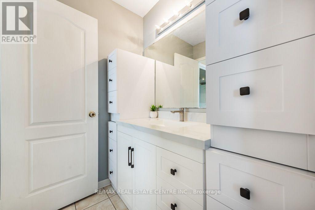 3696 Waterfall Crescent, Mississauga, Ontario  L5N 8G8 - Photo 25 - W13884864