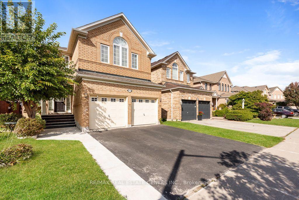 3696 Waterfall Crescent, Mississauga, Ontario  L5N 8G8 - Photo 3 - W13884864