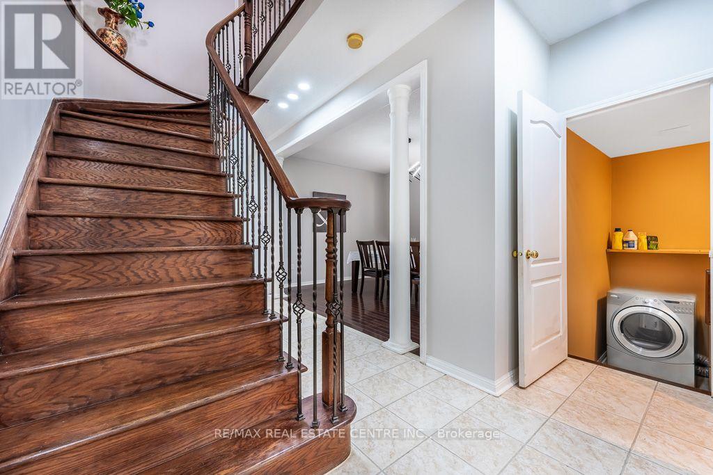 3696 Waterfall Crescent, Mississauga, Ontario  L5N 8G8 - Photo 6 - W13884864