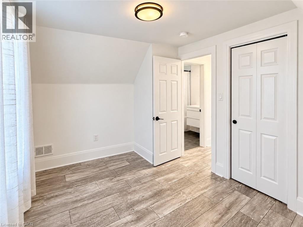 654 Dunsmure Road, Hamilton, Ontario  L8H 1H7 - Photo 12 - 40869913