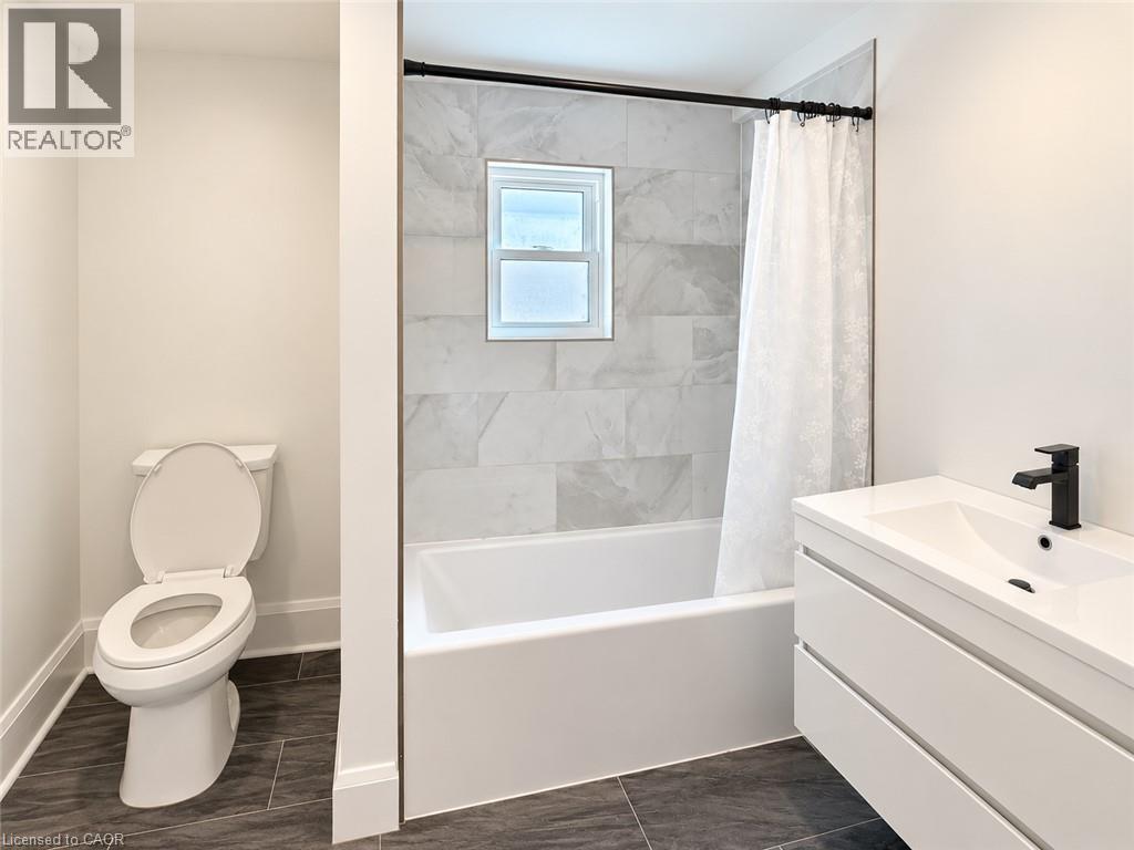 654 Dunsmure Road, Hamilton, Ontario  L8H 1H7 - Photo 13 - 40869913