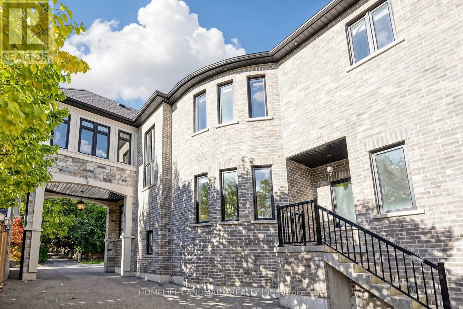 1047 Dunbarton Road, Pickering, Ontario  L1V 1H1 - Photo 3 - E13884902