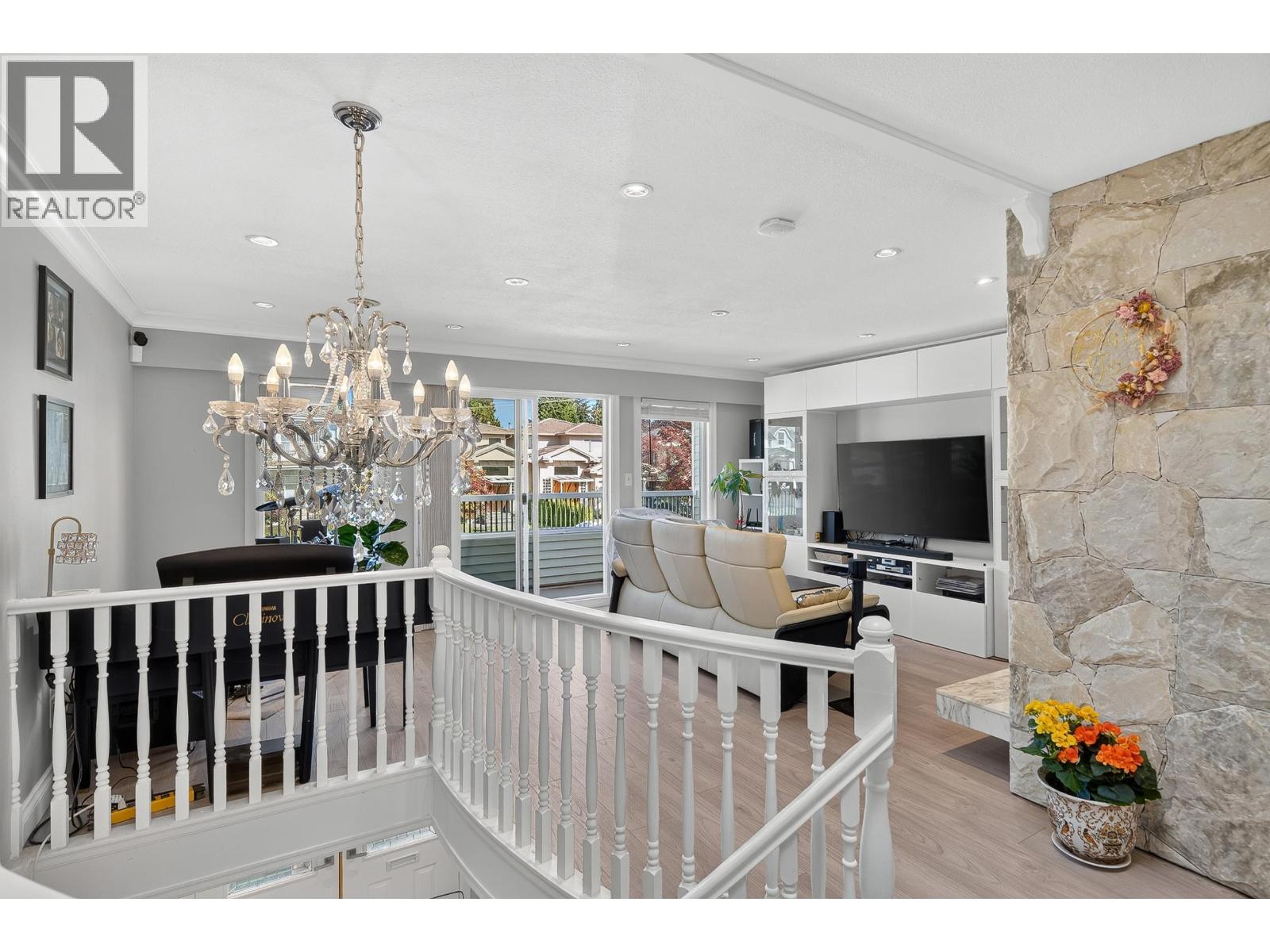4978 Irmin Street, Burnaby, British Columbia  V5J 1Y5 - Photo 6 - R3170011