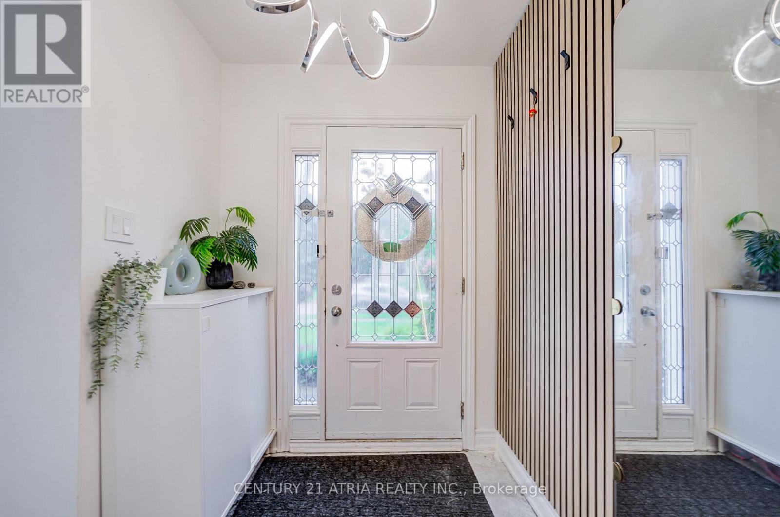 670 Elgin Street, Newmarket, Ontario  L3Y 3B4 - Photo 7 - N13884948