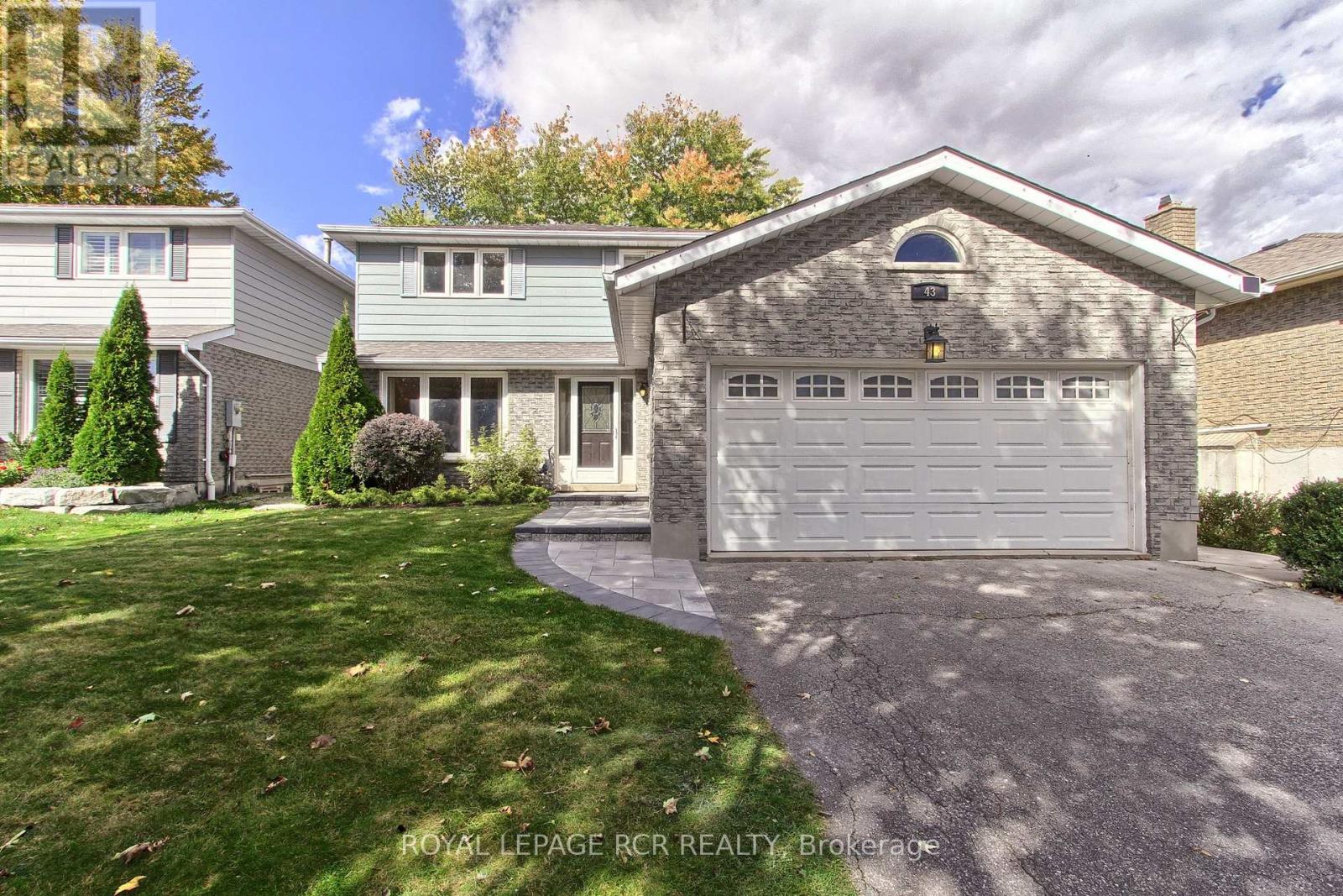43 Crown Crescent, Bradford West Gwillimbury, Ontario  L3Z 2M4 - Photo 2 - N13884982