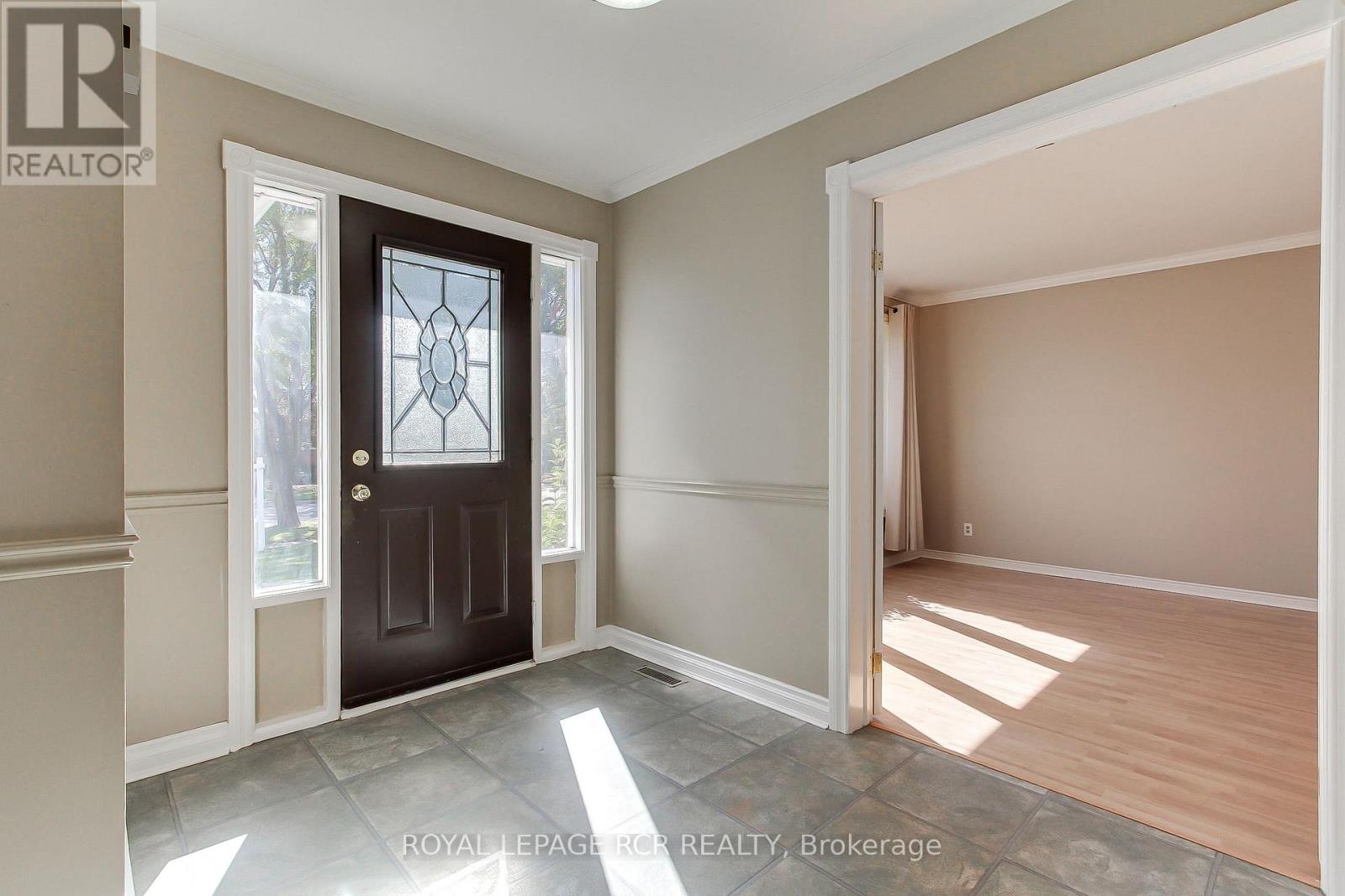 43 Crown Crescent, Bradford West Gwillimbury, Ontario  L3Z 2M4 - Photo 5 - N13884982