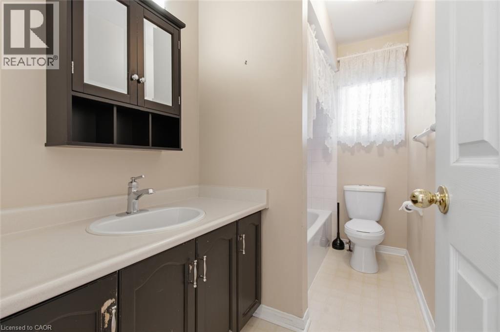 23 Madison Court W, Welland, Ontario  L3C 7G1 - Photo 22 - 40870434