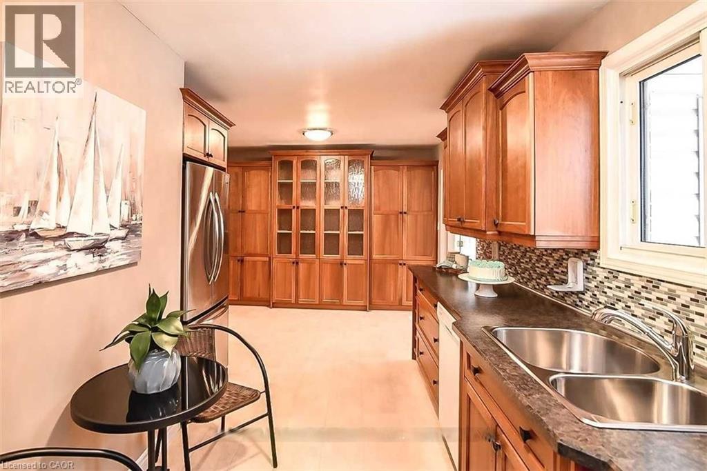 23 Woodsview Avenue, Grimsby, Ontario  L3M 3S7 - Photo 6 - 40868311