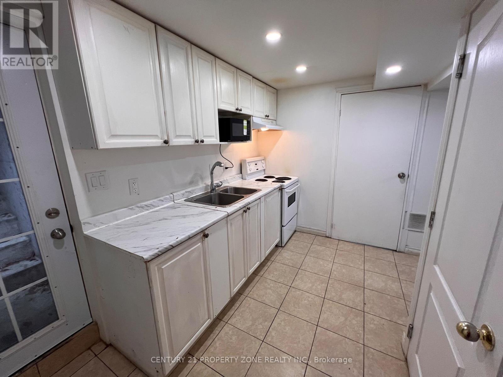 Basement  - 6 Roehampton Crescent W, Brampton, Ontario  L6Y 2R4 - Photo 2 - W13884922