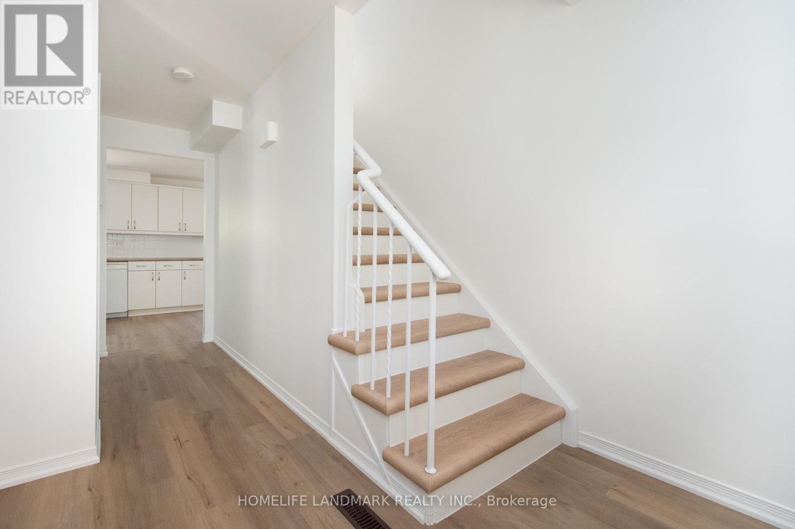 193 Chebucto Drive, Oakville, Ontario  L6J 5R1 - Photo 3 - W13884924