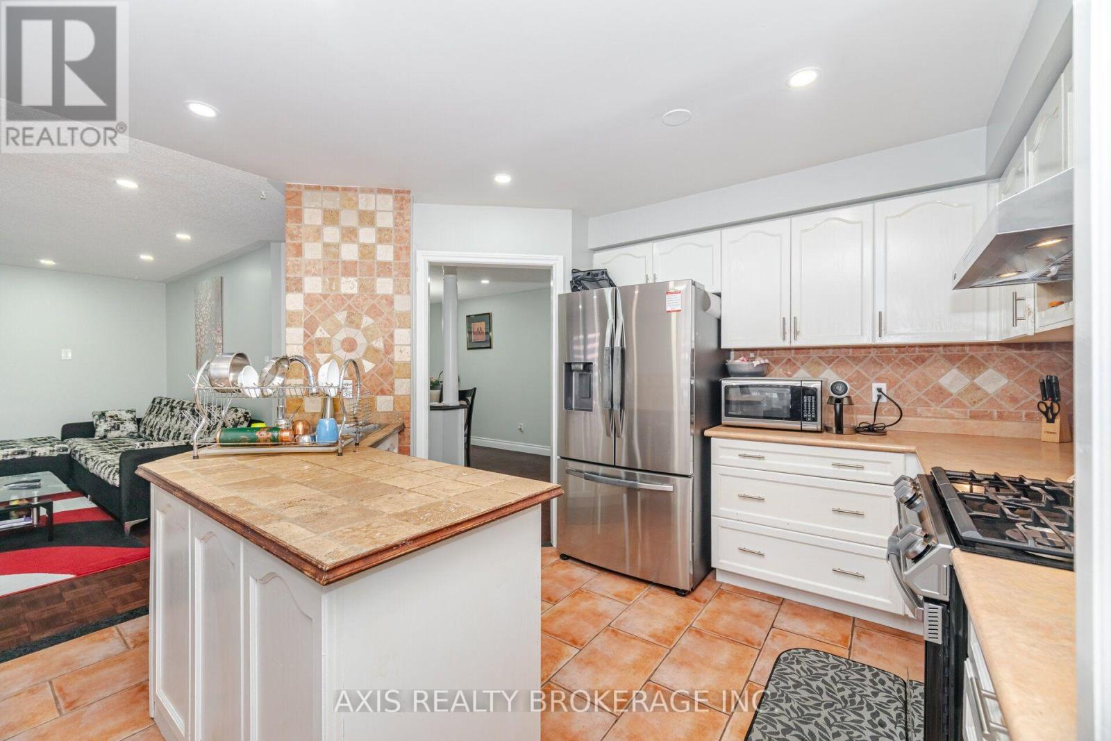 2 Queen Mary Drive, Brampton, Ontario  L7A 1X6 - Photo 13 - W13884986