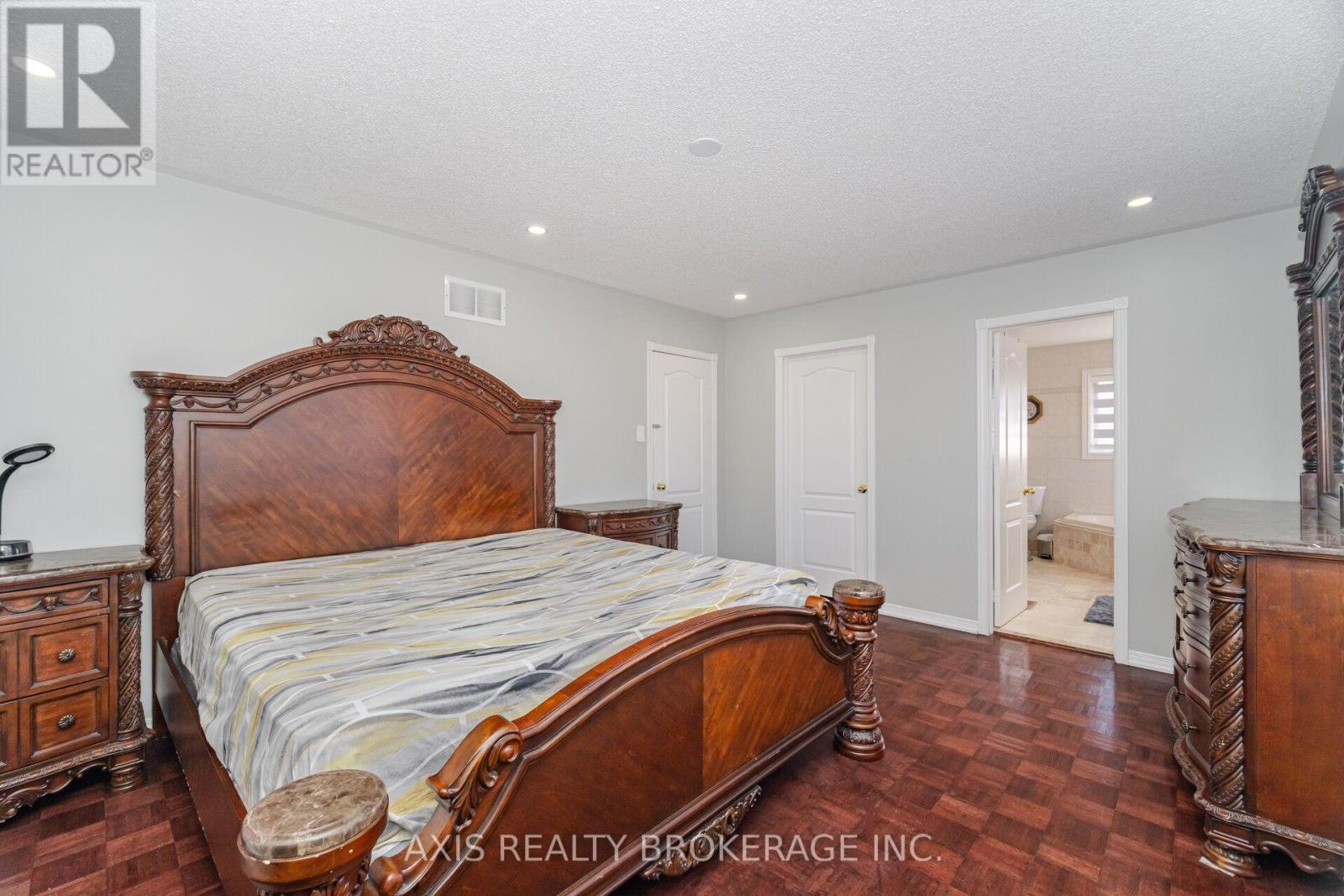 2 Queen Mary Drive, Brampton, Ontario  L7A 1X6 - Photo 30 - W13884986