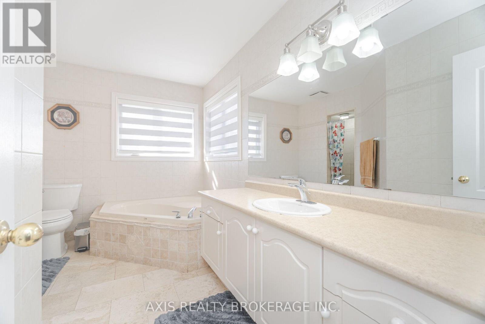 2 Queen Mary Drive, Brampton, Ontario  L7A 1X6 - Photo 32 - W13884986