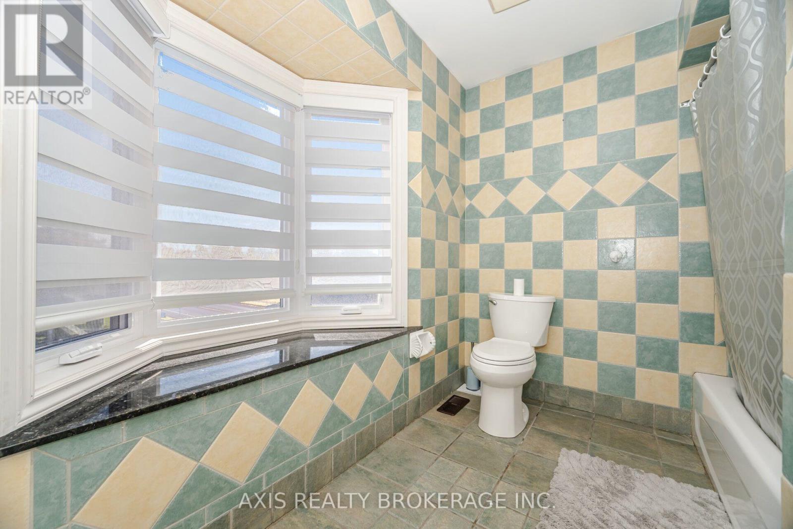 2 Queen Mary Drive, Brampton, Ontario  L7A 1X6 - Photo 42 - W13884986