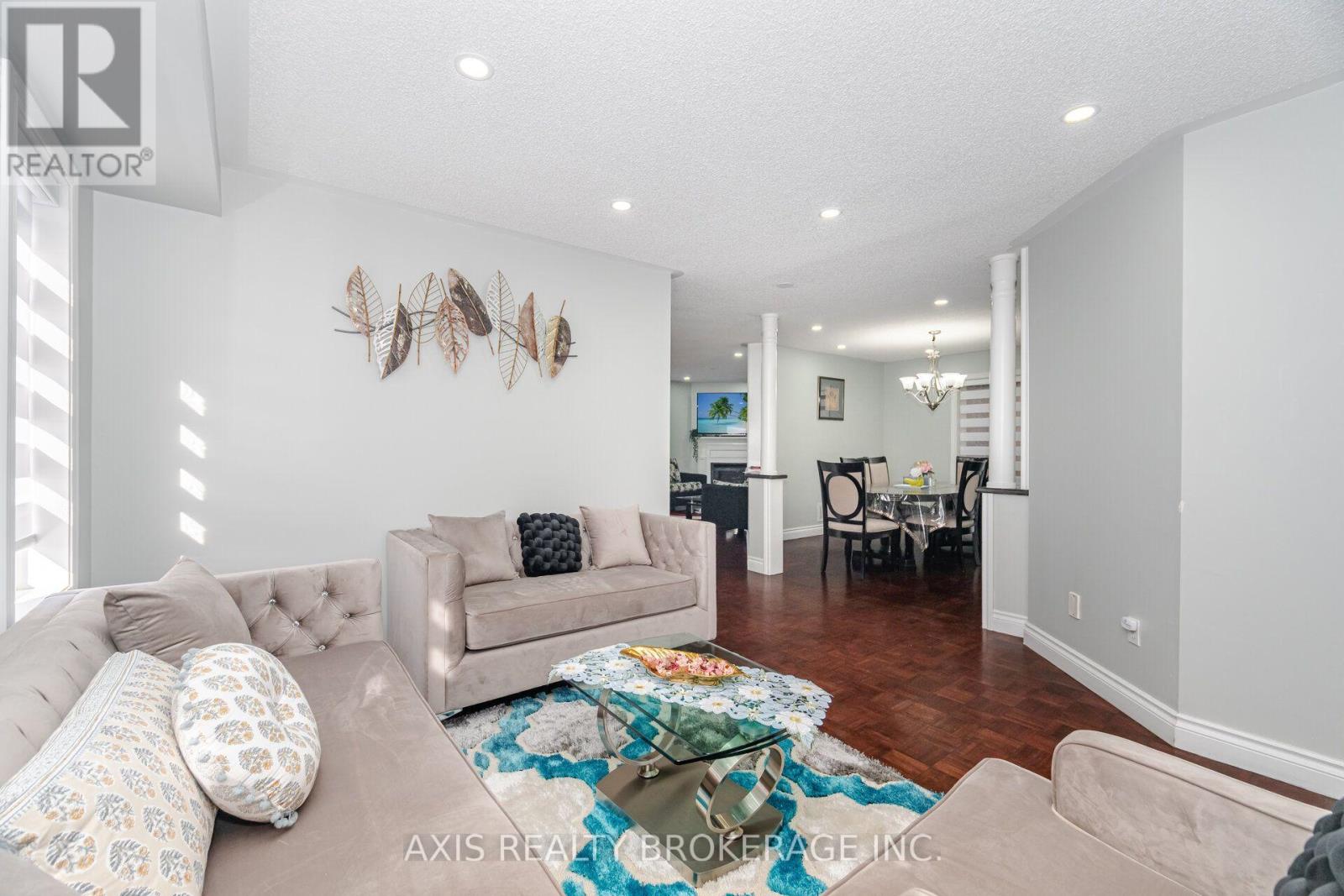 2 Queen Mary Drive, Brampton, Ontario  L7A 1X6 - Photo 9 - W13884986