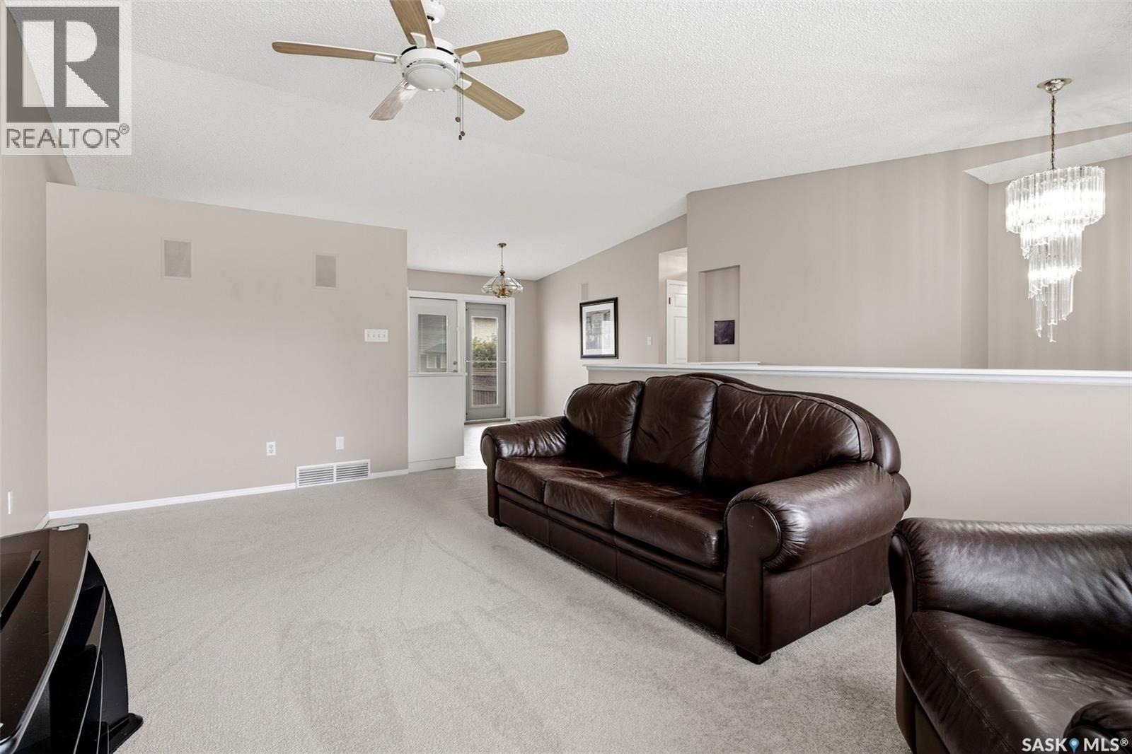 8126 Sherwood Drive, Regina, Saskatchewan  S4Y 1J6 - Photo 6 - SK050864