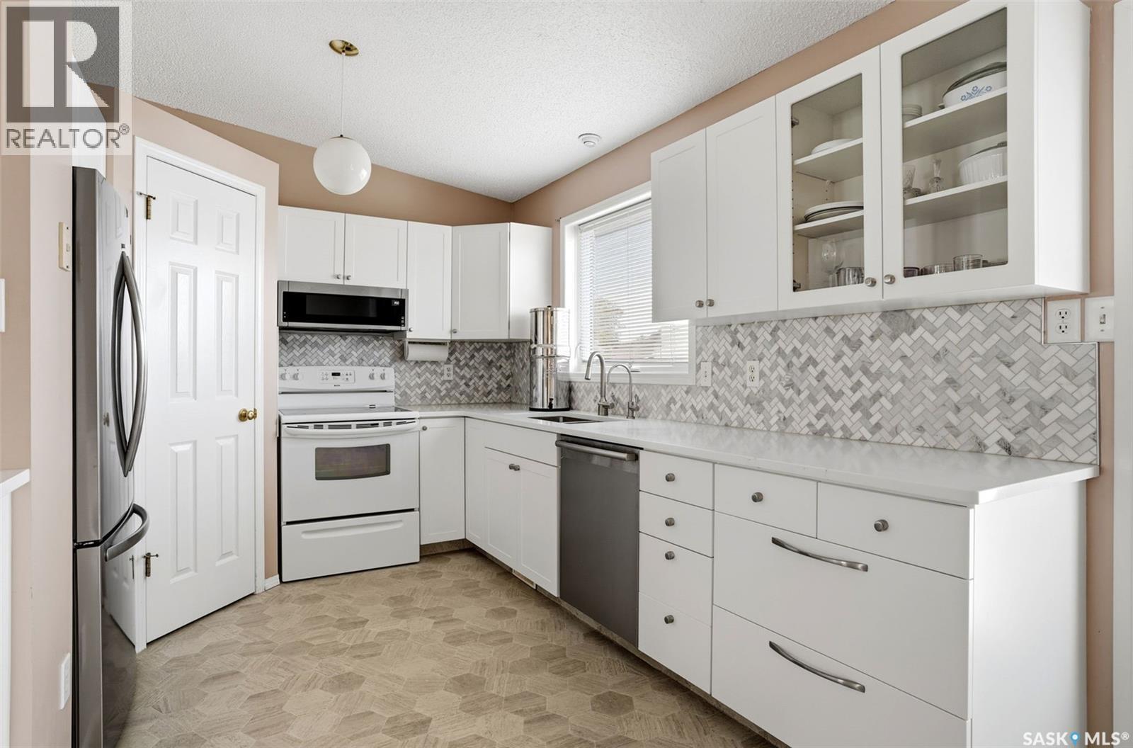 8126 Sherwood Drive, Regina, Saskatchewan  S4Y 1J6 - Photo 9 - SK050864