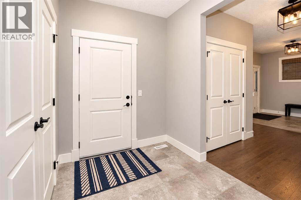 108 Kinniburgh Close, Chestermere, Alberta  T1X 0R8 - Photo 5 - A2351647