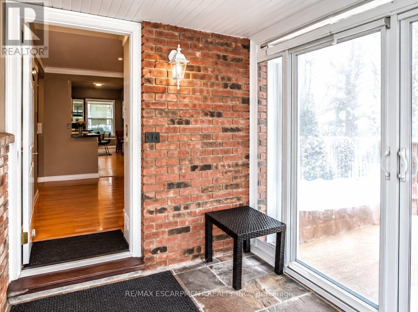 23 Woodsview Avenue W, Grimsby, Ontario  L3M 3S7 - Photo 2 - X13852082