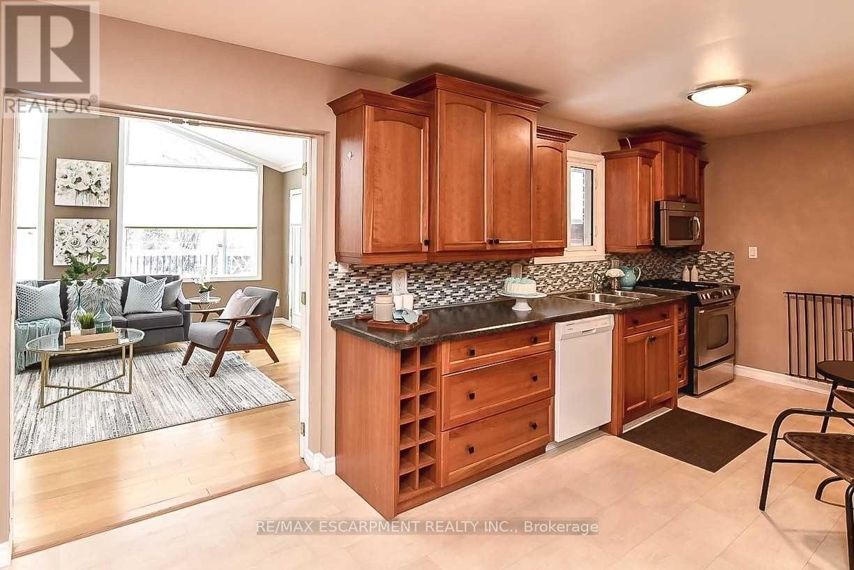 23 Woodsview Avenue W, Grimsby, Ontario  L3M 3S7 - Photo 9 - X13852082