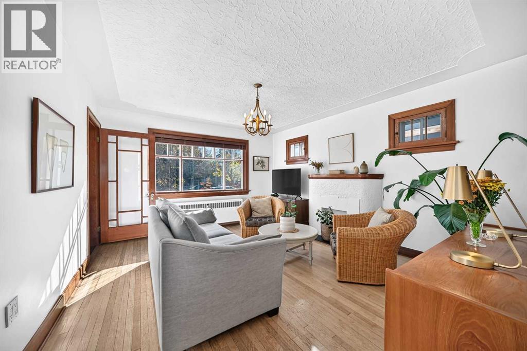 532 18 Avenue NW, Calgary, Alberta  T2M 0T6 - Photo 2 - A2351156
