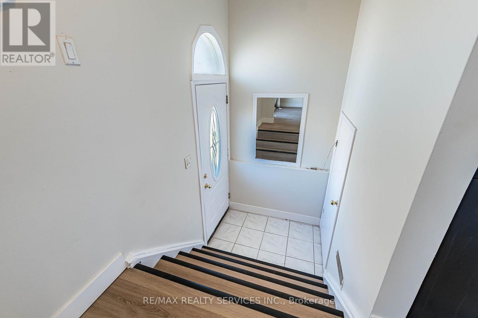 112 Bruce Beer Drive, Brampton, Ontario  L6V 2W9 - Photo 6 - W13882576