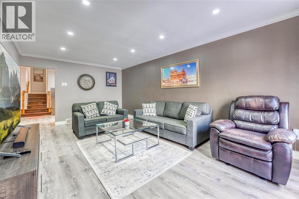 506 CHANTEL COURT Sarnia Ontario Canada N7S6H7 4