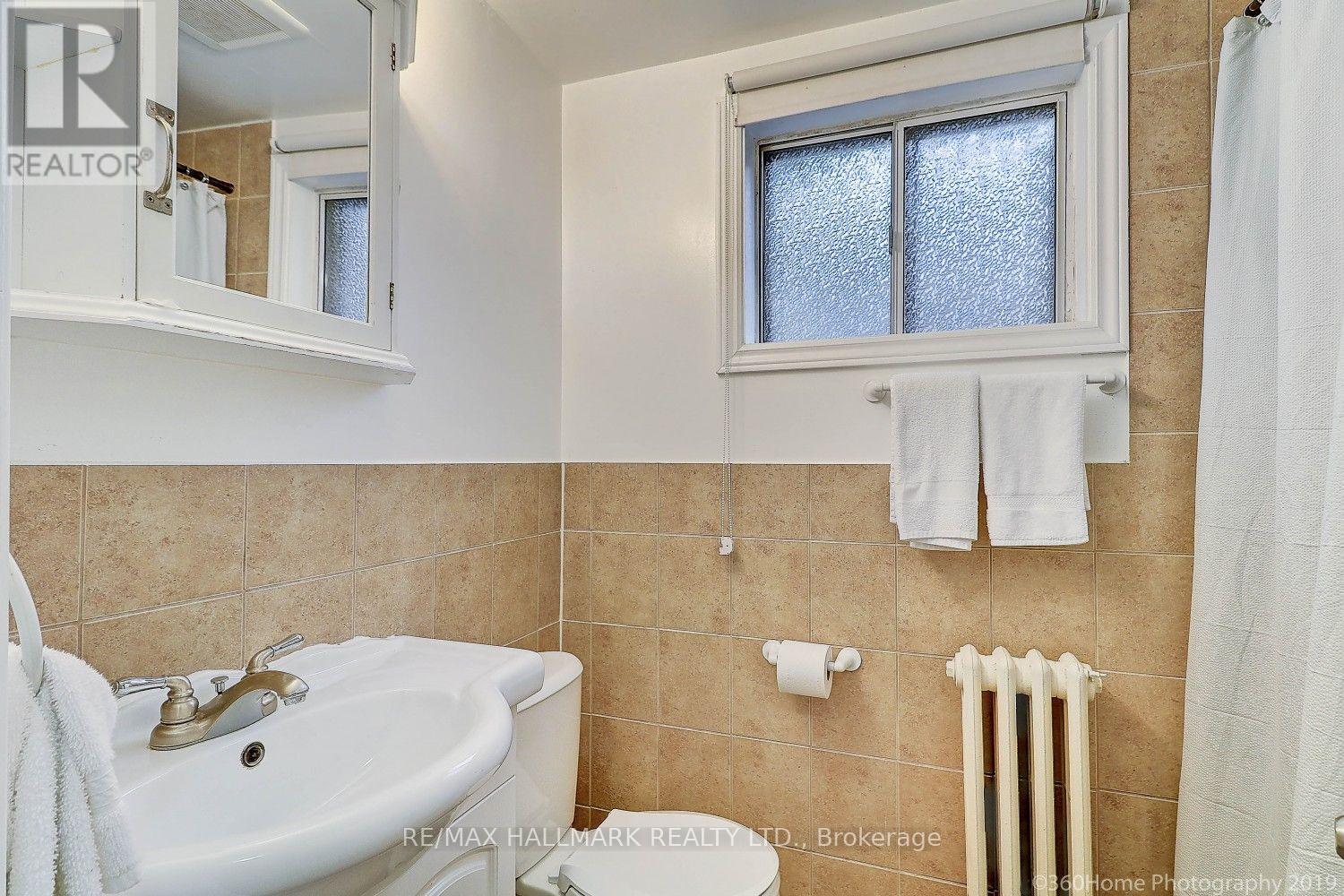 3 Cosburn Avenue, Toronto, Ontario  M4K 2E6 - Photo 11 - E13885084
