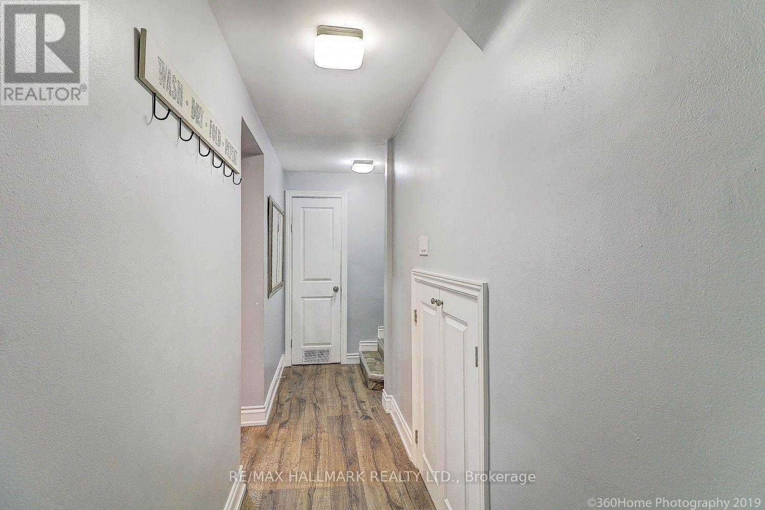3 Cosburn Avenue, Toronto, Ontario  M4K 2E6 - Photo 4 - E13885084