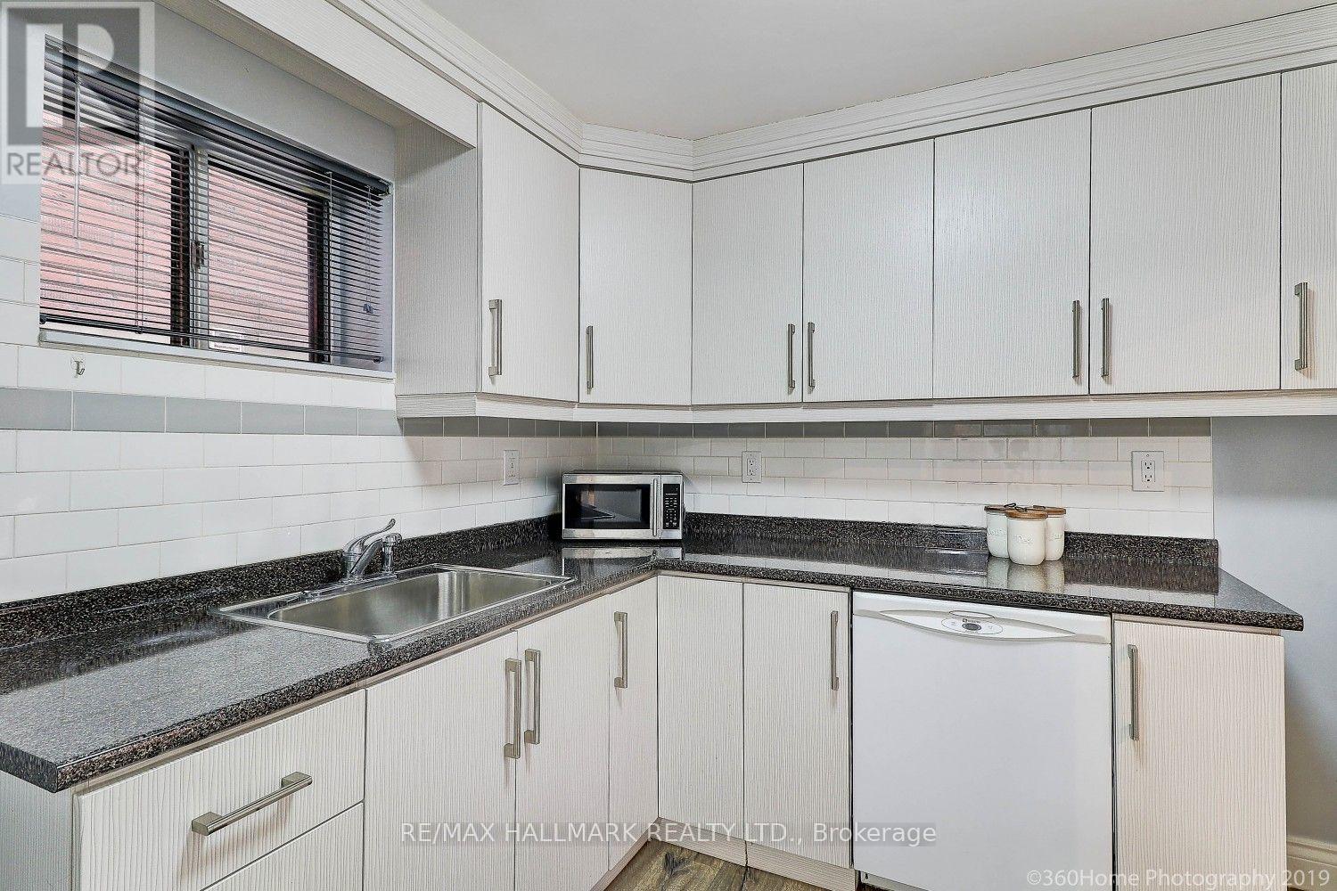 3 Cosburn Avenue, Toronto, Ontario  M4K 2E6 - Photo 9 - E13885084