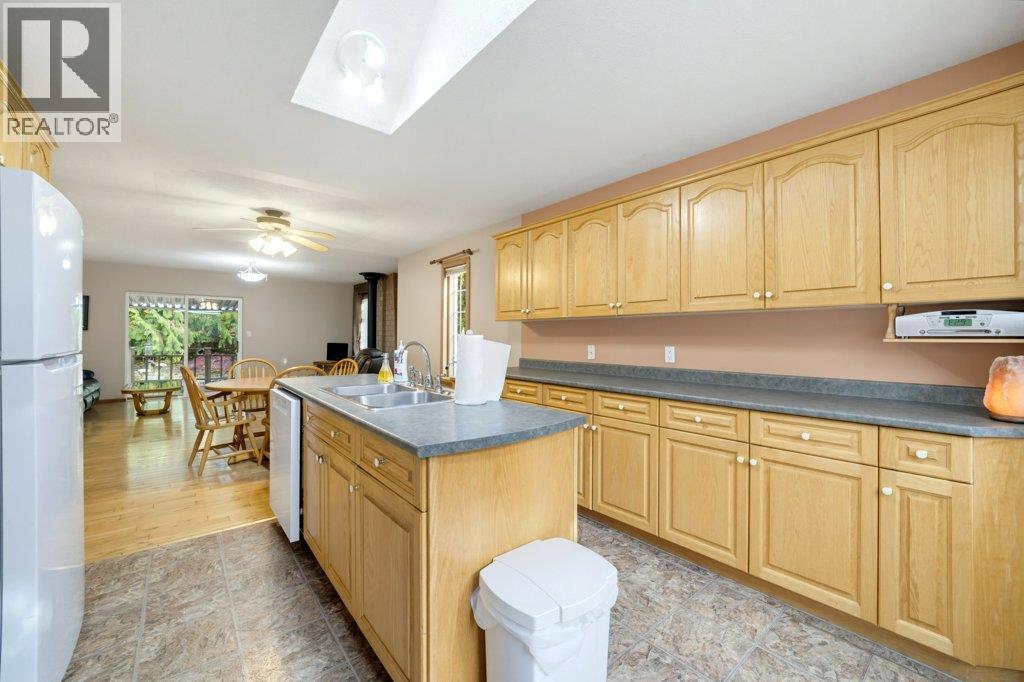 2457 Centennial Drive, Blind Bay, British Columbia  V0E 1H2 - Photo 12 - 10402779