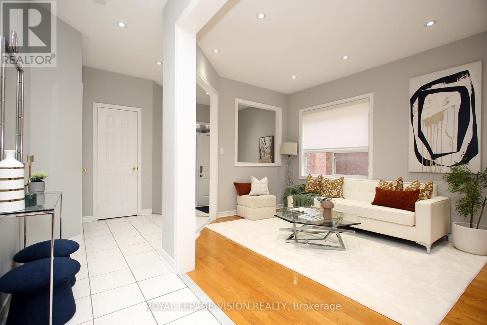 3493 Mcdowell Drive, Mississauga, Ontario  L5M 6R6 - Photo 4 - W13808558