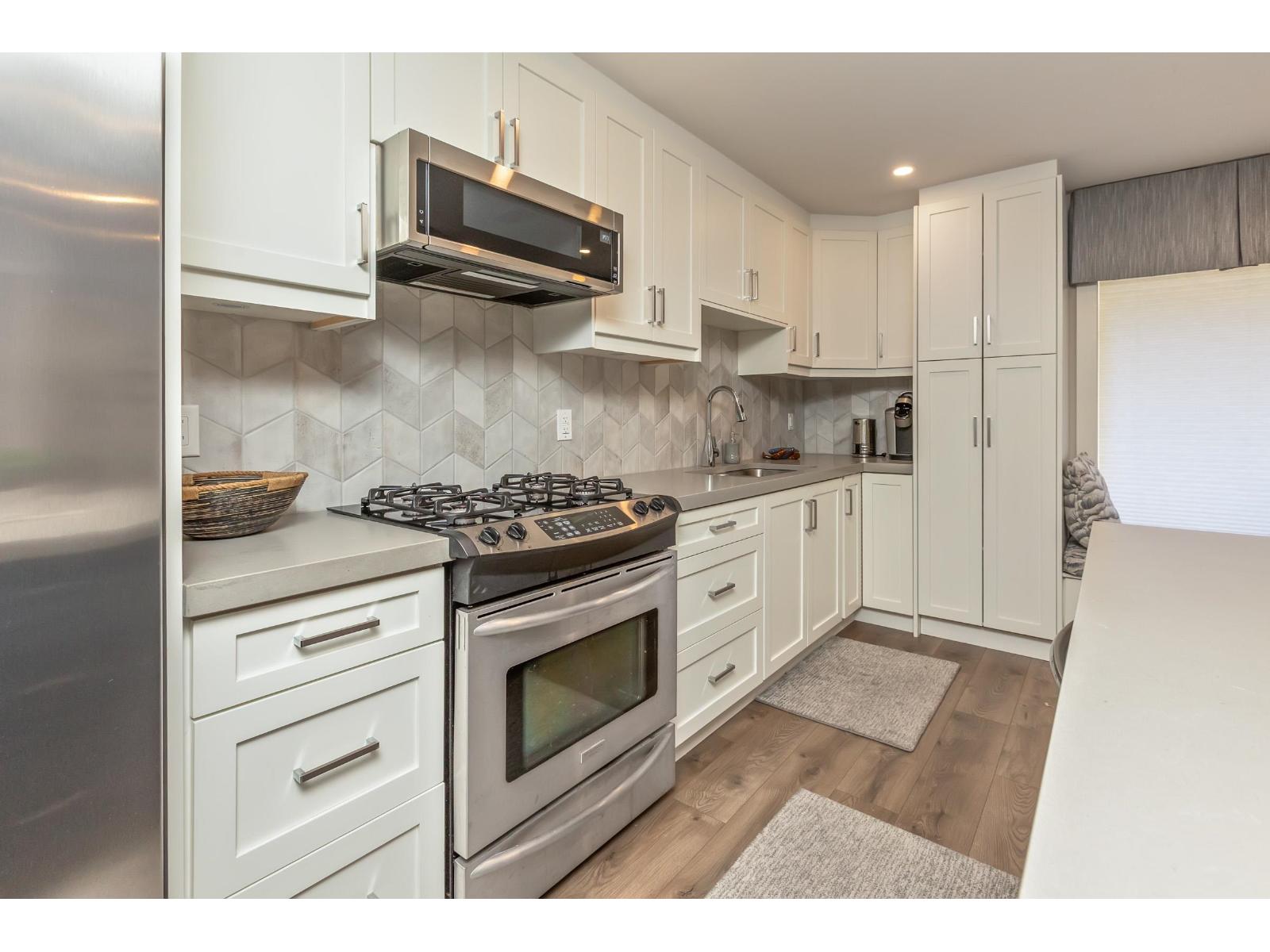 15804 Mcbeth Road, Surrey, British Columbia  V4A 5X3 - Photo 3 - R3173420
