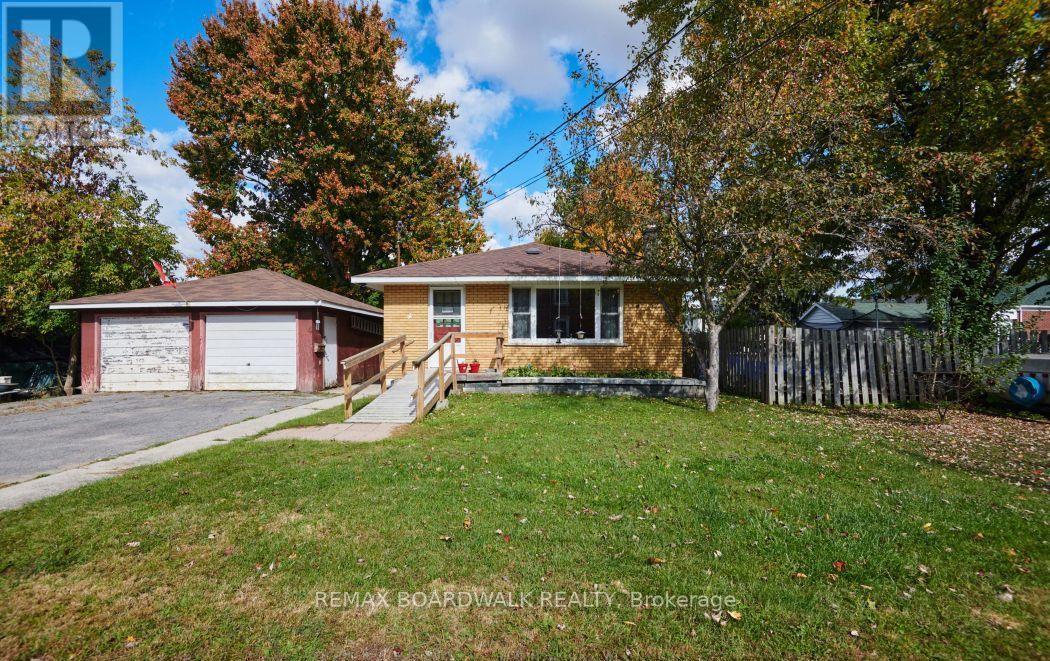 4 DAVIDSON STREET W, Smiths Falls, Ontario
