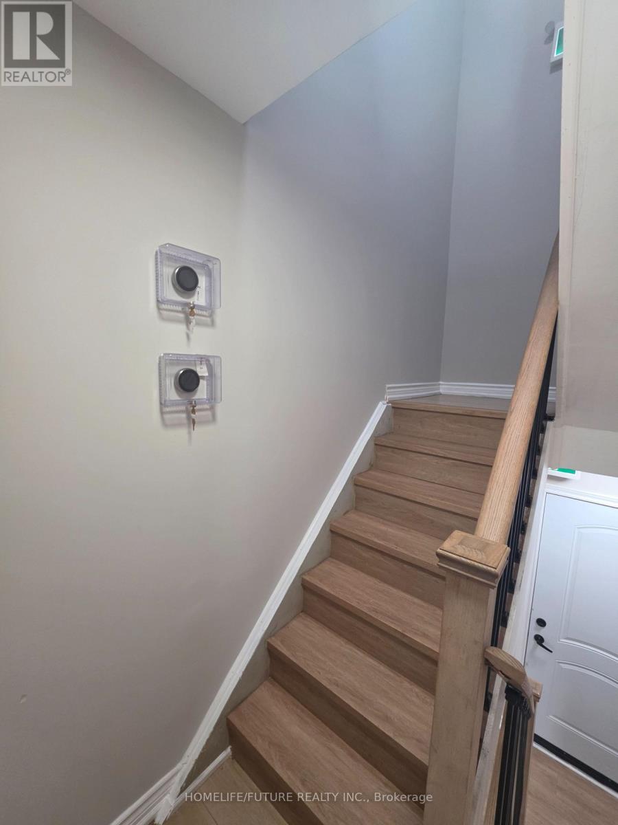 2983 Lawrence Avenue E, Toronto, Ontario  M1P 2V6 - Photo 2 - E13885124