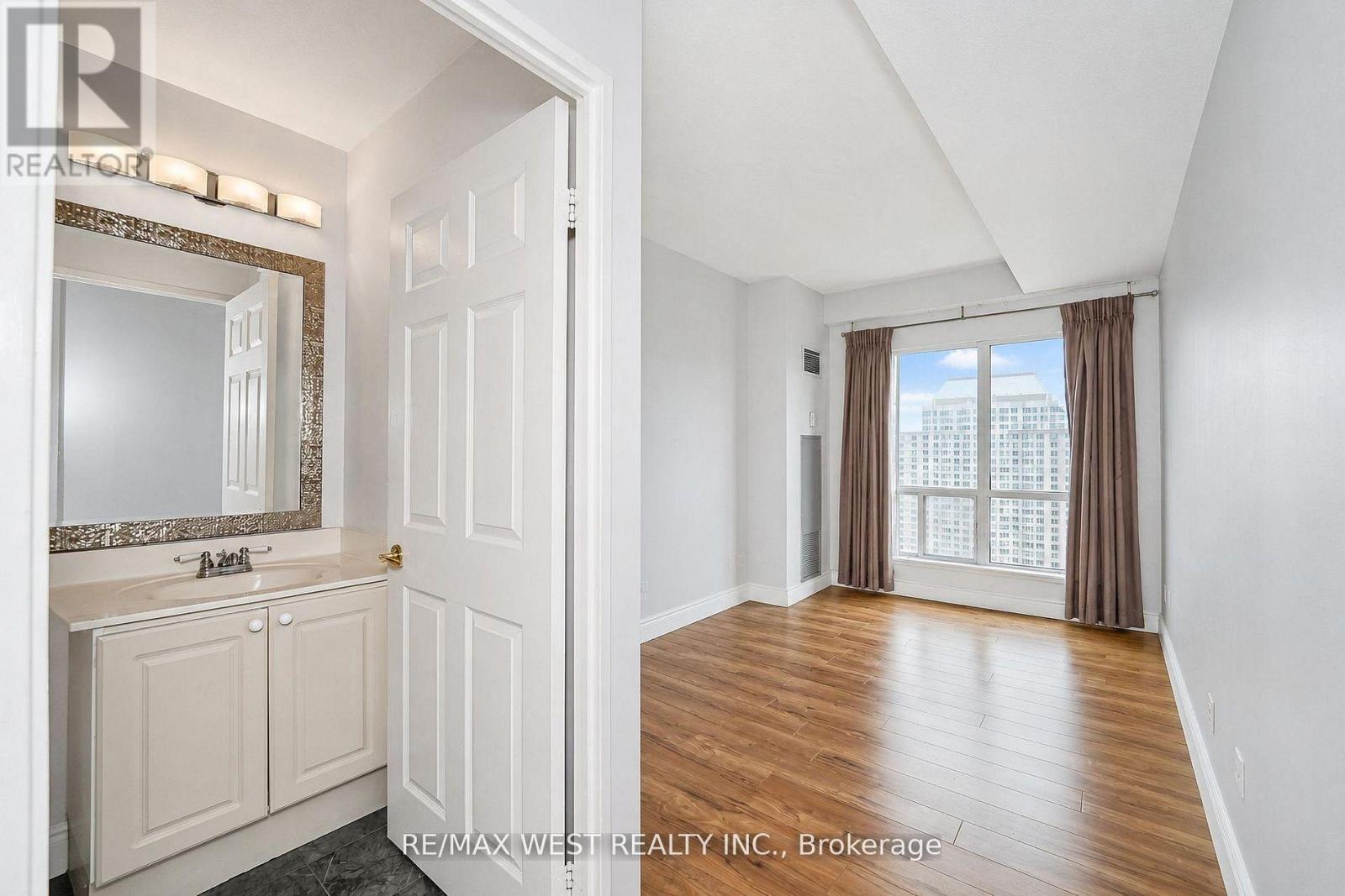 Ph103 - 8 Lee Centre Drive, Toronto, Ontario  M1H 3H8 - Photo 5 - E13885136