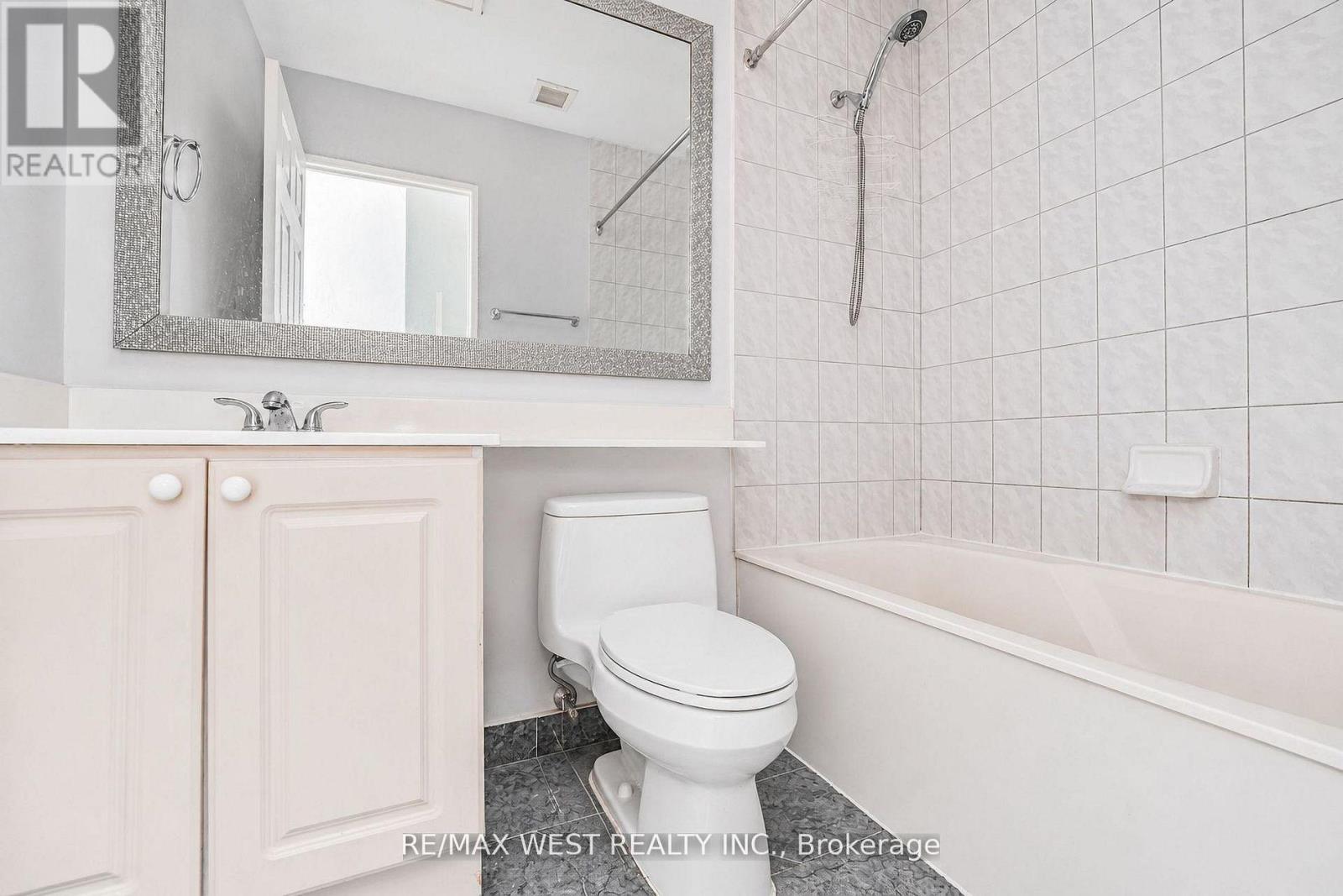 Ph103 - 8 Lee Centre Drive, Toronto, Ontario  M1H 3H8 - Photo 9 - E13885136
