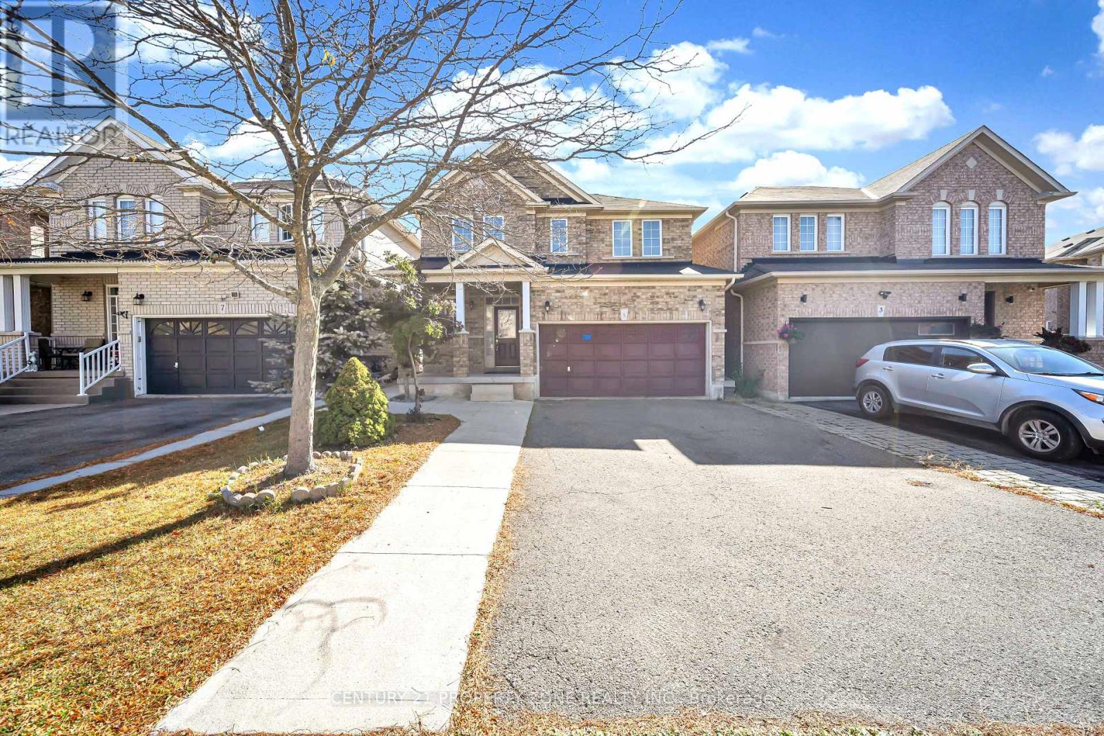 5 Senwood Street, Brampton, Ontario  L7A 3S6 - Photo 2 - W13884934