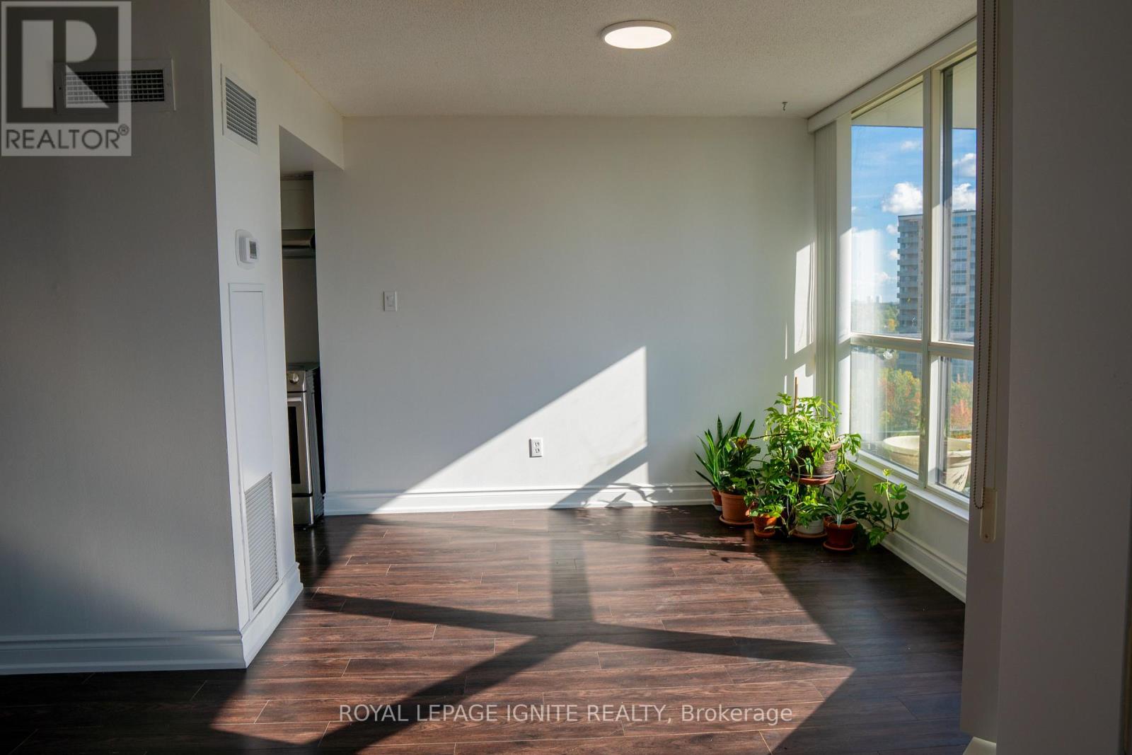 1010 - 5 Rowntree Road, Toronto, Ontario  M9V 5G9 - Photo 2 - W13884956