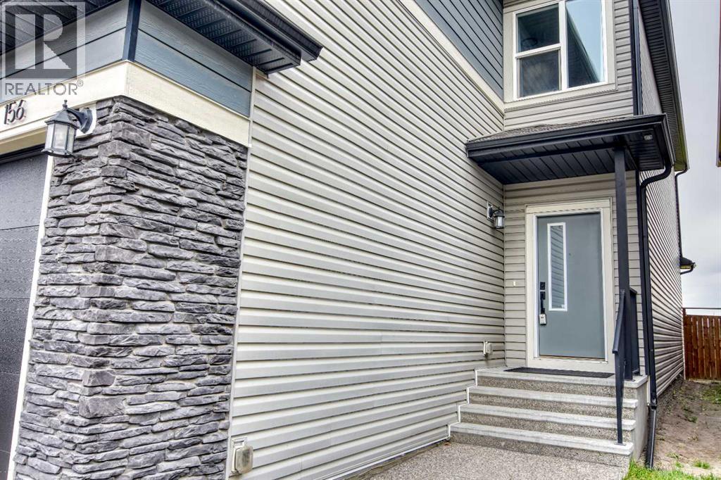156 Savanna Way NE