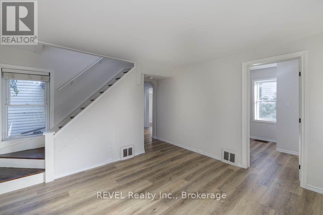 389 Glendale Avenue, St. Catharines, Ontario  L2T 1C3 - Photo 4 - X13885178