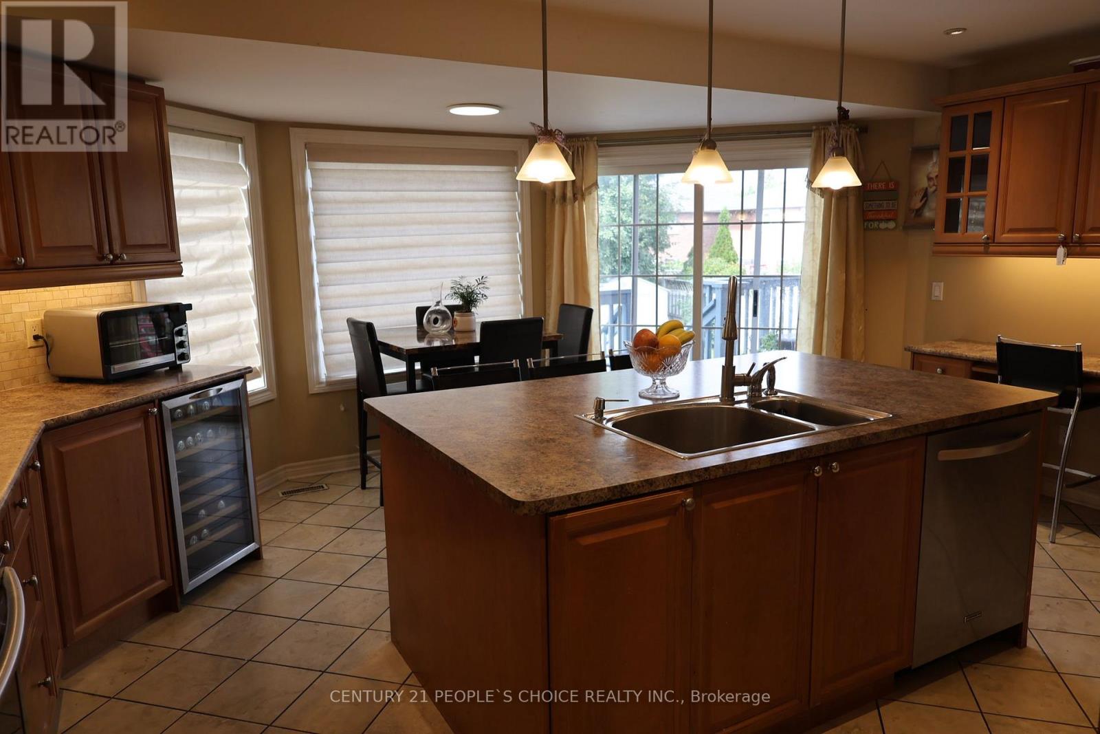 22 Novella Place, Brampton, Ontario  L6S 5X1 - Photo 6 - W13885176