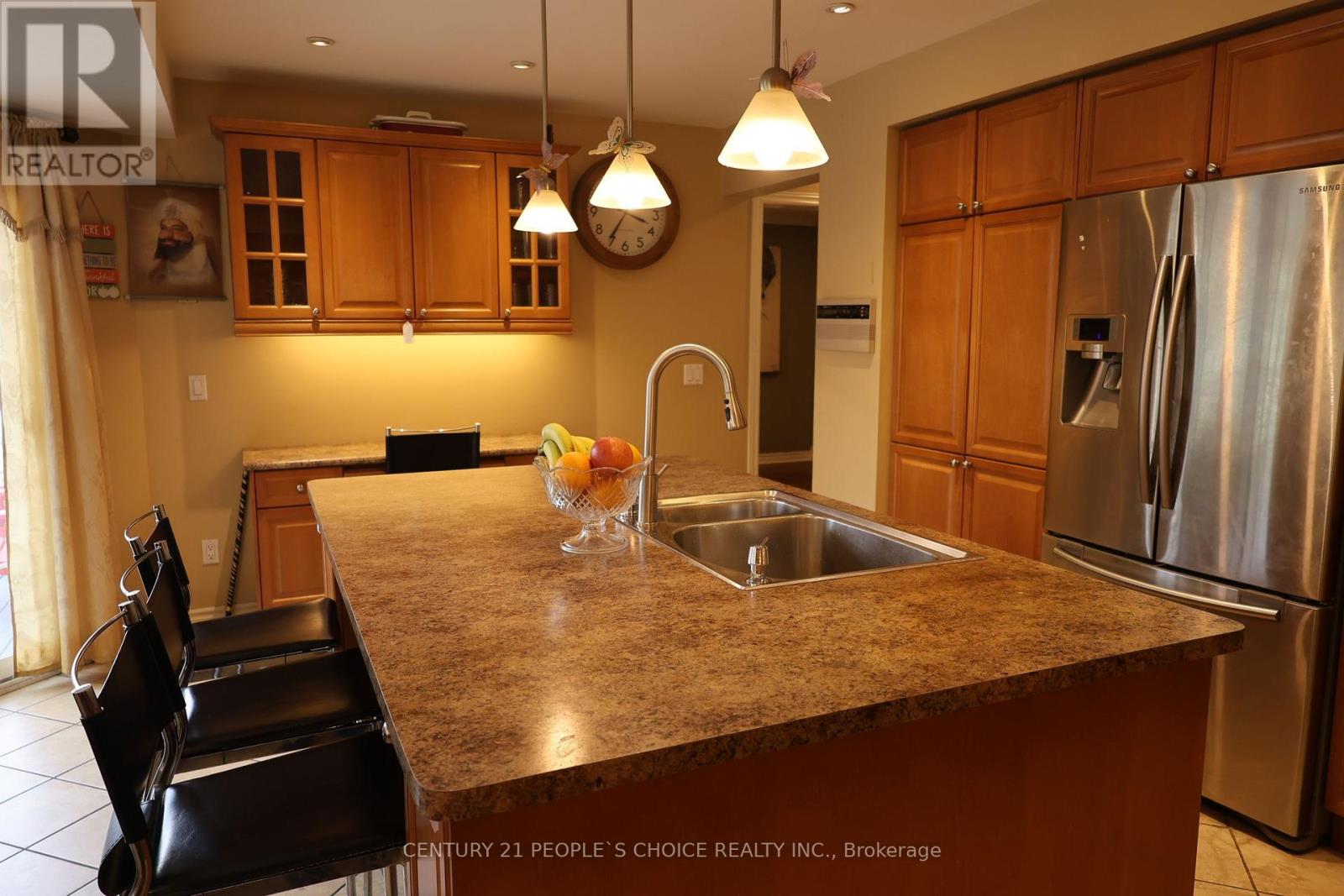 22 Novella Place, Brampton, Ontario  L6S 5X1 - Photo 7 - W13885176